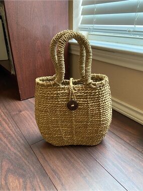 STURDY WEAVED HANDBAG